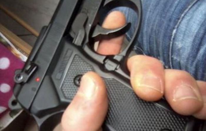 Spagnolo alla guida senza patente e con un’arma nel cruscotto. Ma era una scacciacani
