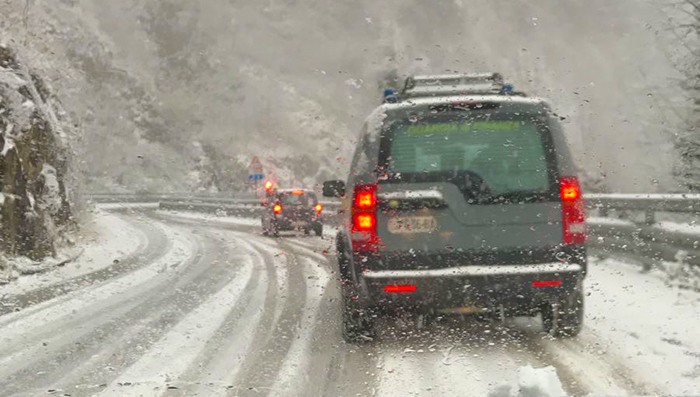 Nevica sull'Ossola, qualche disagio sulle strade. Sabato dovrebbe smettere