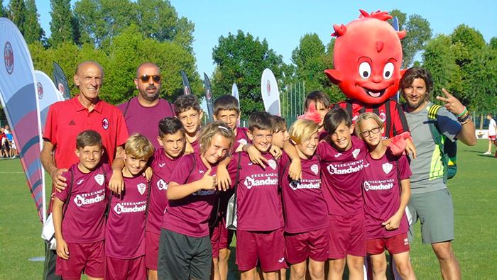 Figurone Juve Domo alla "Bmp Milan Cup 2017". Su 93 squadre mister Zani premiato come miglior tecnico. Foto e video