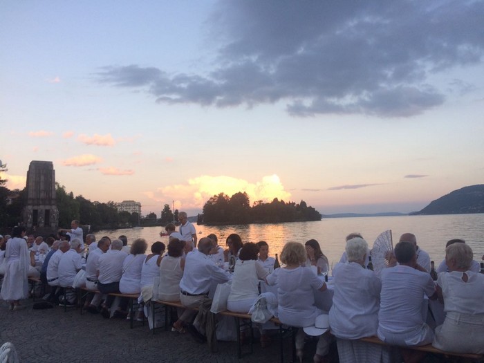 Dal pic-nic in bianco sotto le stelle un contributo contro le violenze domestiche (foto)