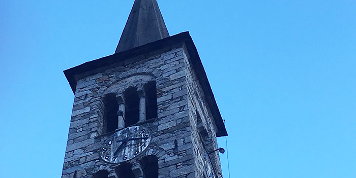 Illeggibile l'orologio del campanile di Cireggio, appello del parroco al comune
