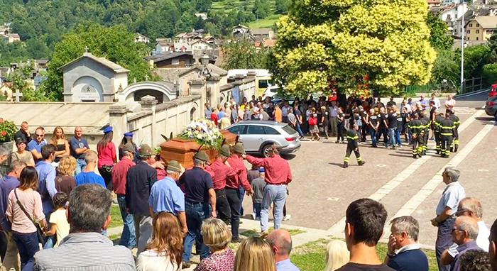 Tanta commozione al funerale di Graziano Uttini. Video