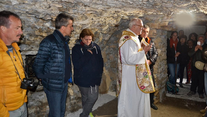 Riaperta la “Capela ad la possa", qui i morti in inverno riposavano in attesa della tumulazione. Foto