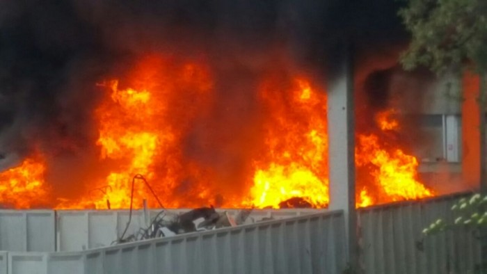 Fiamme all’ex inceneritore di Mergozzo (foto)