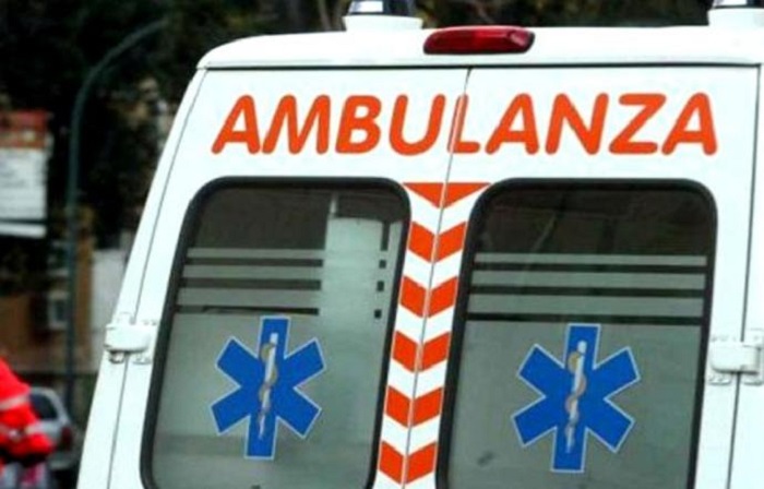 Giovane novarese esce di strada con l’auto sulla strada provinciale a Pella