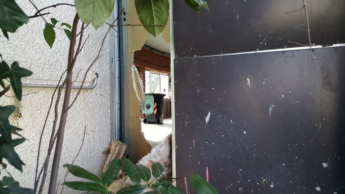 La discoteca è incustodita. Il Comune a conoscenza degli intrusi da mesi (foto)