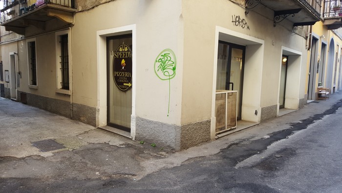 Un nuovo vandalo “firma” i muri del centro storico (foto)