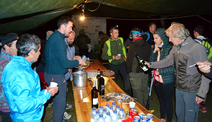 Camminata al chiaro di luna all'alpe Col con lo sci club Valle Anzasca. Foto