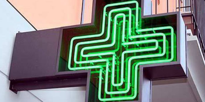 Concorrenza sleale, farmacista copre gli orari della collega e finisce condannato