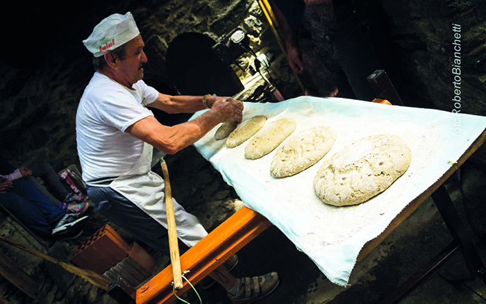 In Antrona la festa de “Lo pan ner”, il pane che unisce le Alpi