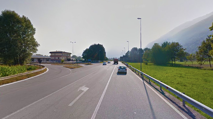 Segnalazioni per la scarsa segnaletica e le erbacce sulla provinciale tra Domo e Villa