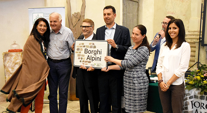 Sette comuni ossolani con il nuovo cartello stradale di "Borghi Alpini"