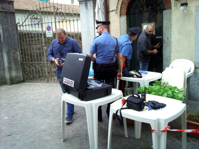 In fiamme un bar di Stresa, si sospetta un incendio doloso