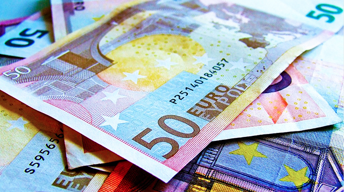 Bel colpo di Finanza e Dogana: fermato con moltissime banconote false
