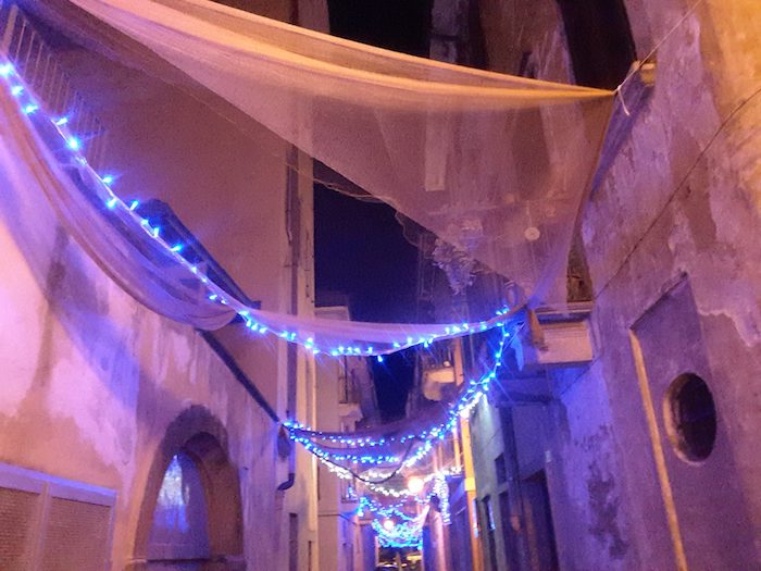 Via Tacchini come un borgo di pescatori: stasera musica e aperitivi nella via segreta di Pallanza