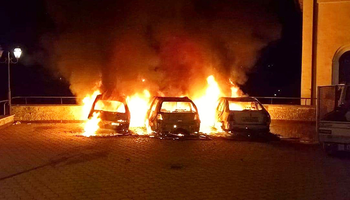 Incendio di tre auto nella notte in un posteggio di Calasca. Fotogallery