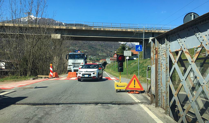 Nuovi marciapiedi per arrivare al ponte della Mizzoccola