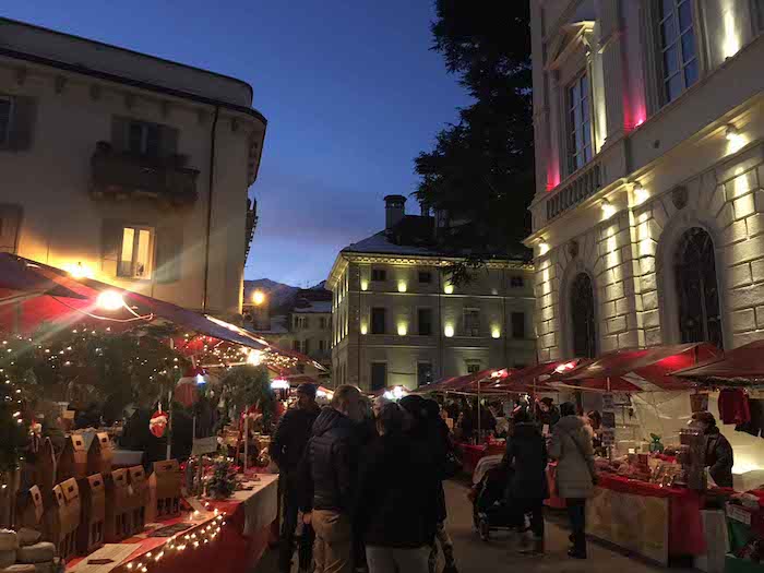 Il Carnevale domese va ai mercatini con Togn e Cia raccontati ai bambini