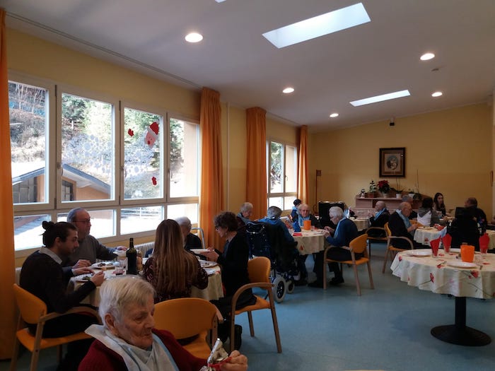 RSA di Re: anziani e familiari insieme per il pranzo di Natale