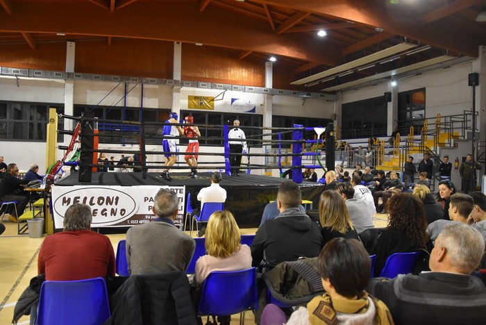 “Botte di Natale”: show sul ring e festa nel “terzo tempo” (foto)