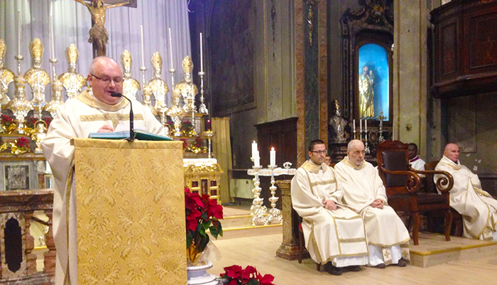 Gli auguri di Natale di don Vincenzo Barone: "Rimettere al centro Cristo, Parola di Dio fatta carne" 