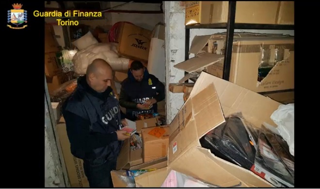 Controlli “pirotecnici”, a Torino sequestrati 250.000 fuochi d’artificio