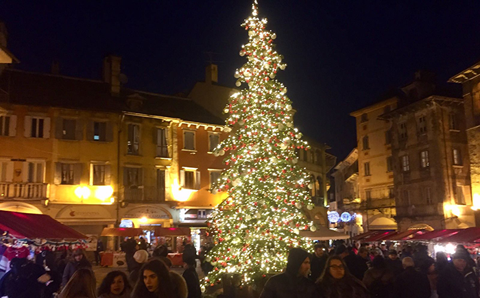 Tantissimi ad ammirare i Mercatini di Natale di Domodossola. Fotogallery