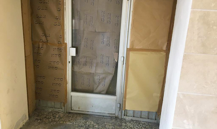 Sfondano una porta e dormono in un locale all'interno della stazione internazionale domese