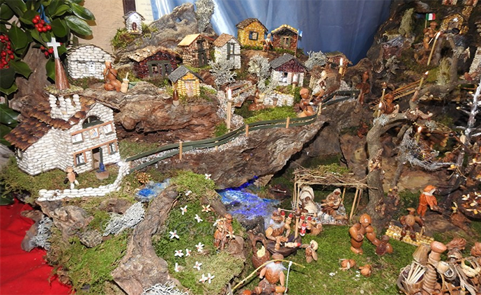 Il presepe realizzato con i semi incanta in valle Strona. Fotogallery e video