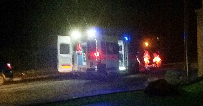 Incidente in via Di Vittorio, anziano centra una buca e cade dallo scooter. Portato al Dea