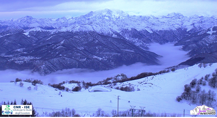Il 2018 inizia con uno spesso strato di nebbia che ha coperto il Vco. Fortissimo vento sulle Alpi                        