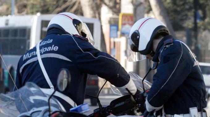 I vigili "regalano" le vecchie moto
