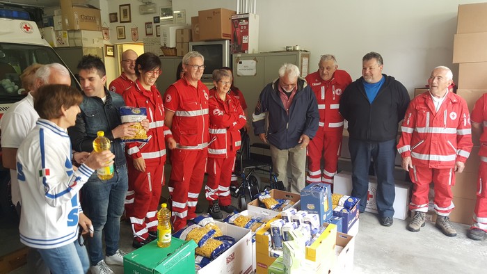 Tre quintali e mezzo di alimentari donati alle famiglie in difficoltà (foto)