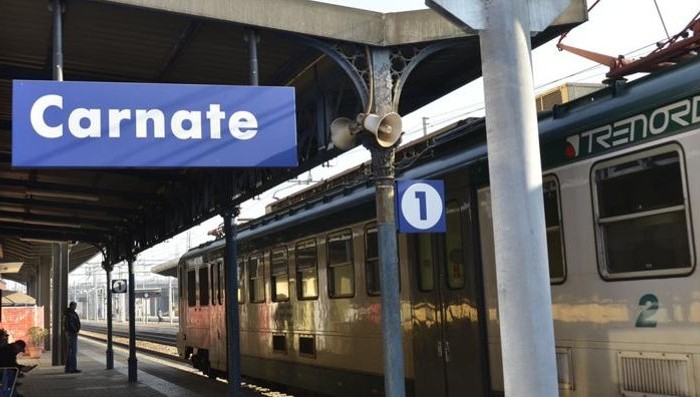 Poliziotto verbanese aggredito e picchiato sul treno da un gruppo di immigrati