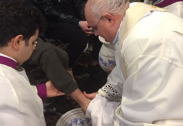 Il rito della lavanda ai piedi e la processione al San Biagio in avvicinamento alla Pasqua