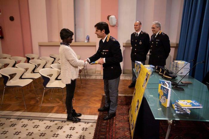 Il diario della legalità consegnato dalla Polizia agli studenti del Rosmini