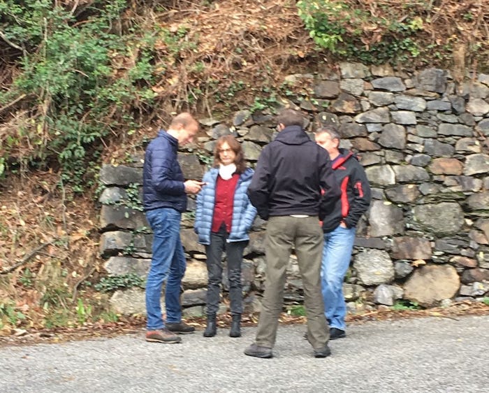 Rimane chiusa la provinciale per Colloro: il Comune avvia i lavori di pulizia, domani nuovo sopralluogo dei geologi