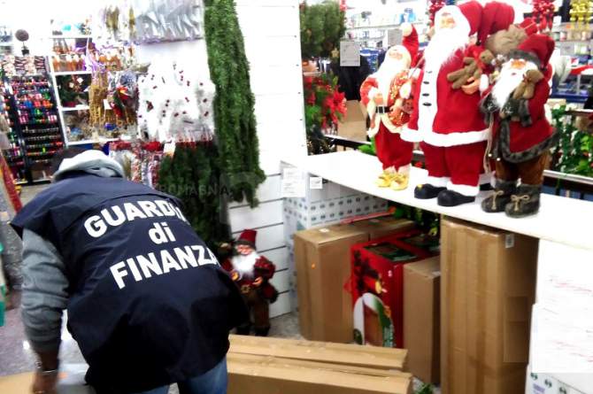 Giochi di Natale pericolosi: maxisequestro della Fiananza