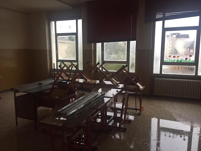 Villa: prorogata a domani l'ordinanza di chiusura scuole, chiuso il cimitero della Noga . Foto e video