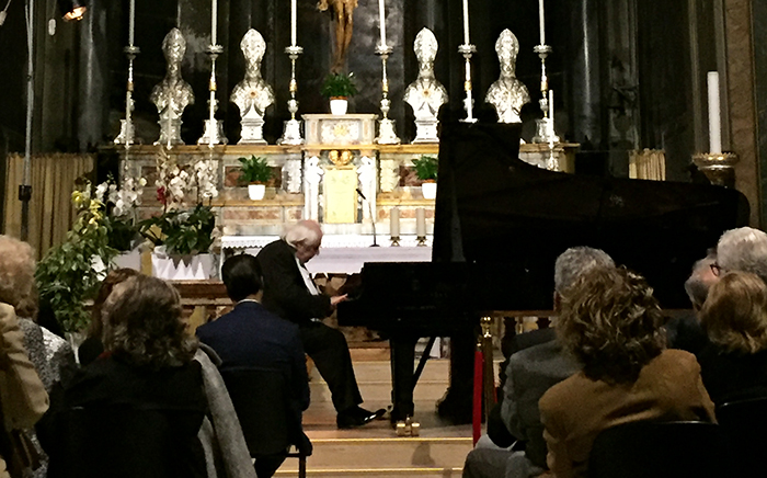 Le note di Grigorij Sokolov, uno dei più grandi pianisti al mondo, incantano i domesi. Fotogallery