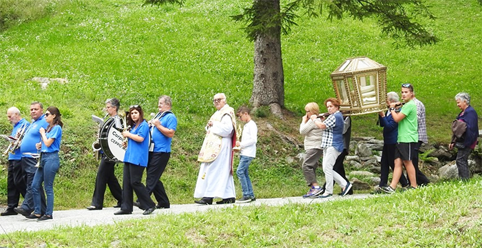 Festa di Maria Bambina a Ceppo Morelli. Foto e video
