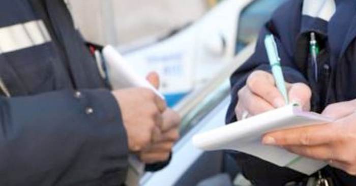 Arrabbiato per una multa insultò i vigili ma non li minacciò: assolto