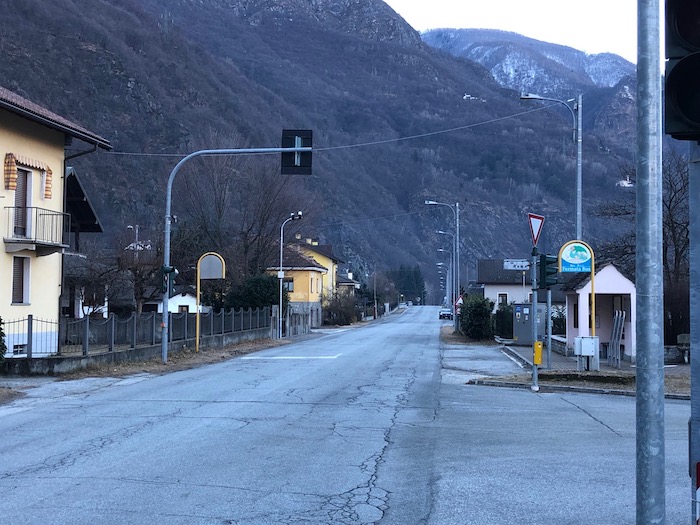 Trontano: multe e polemiche sul semaforo che non perdona, ma il sindaco lo difende