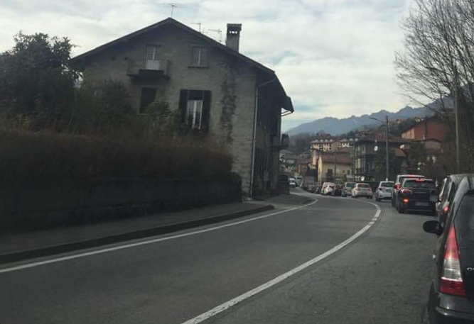 Frontale a Fondotoce, traffico deviato per Bieno