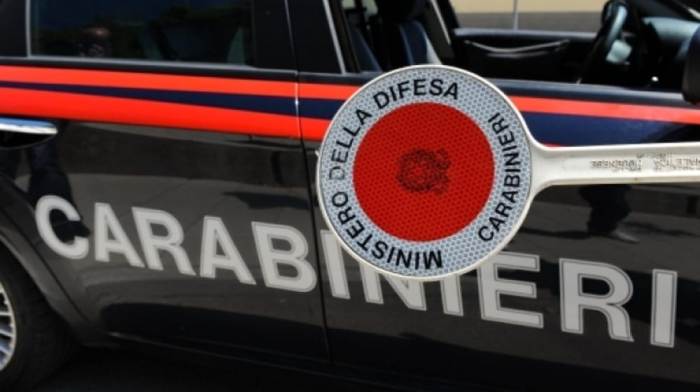 Operatore di ConSerVco si scontra con un parente in piazza: botte e denunce