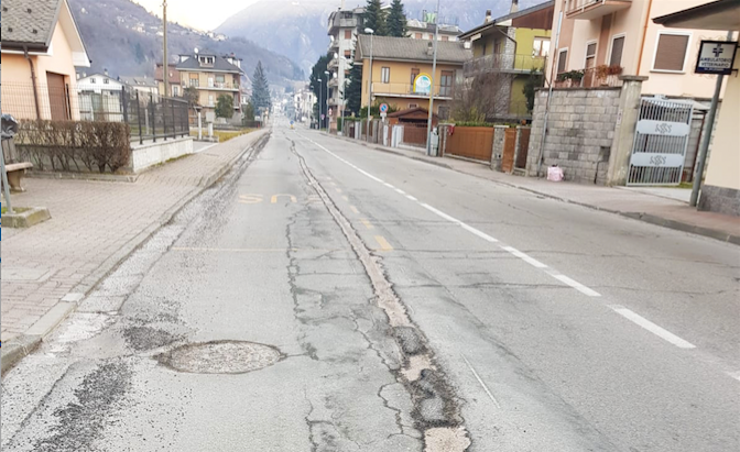 Proteste per il ripristino delle strade di Crevola dopo la posa della fibra ottica