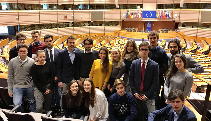 "La scuola che verrà", a Domo un dibattito tra i parlamentari locali, studenti e professori