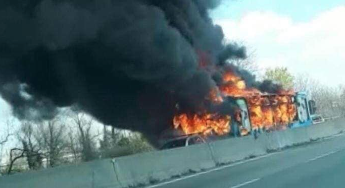 L'autista dell'autobus della tentata strage a San Donato Milanese aveva precedenti penali, poteva guidarlo? Ce lo spiega il giudice Carlo Crapanzano