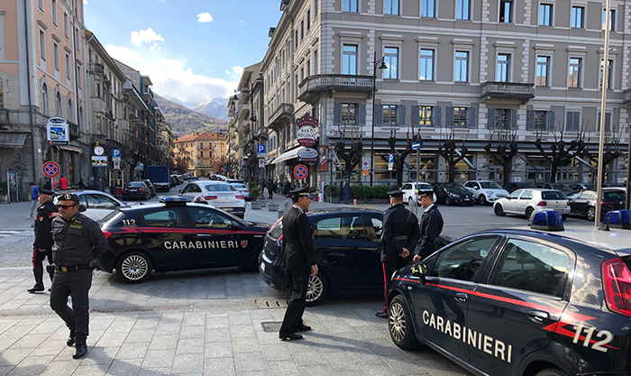 Domo: controlli di carabinieri e guardia di finanza davanti alle scuole ed in stazione
