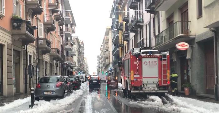 Muore la badante, anziana colta da malore: intervengono Vigili del fuoco e 118